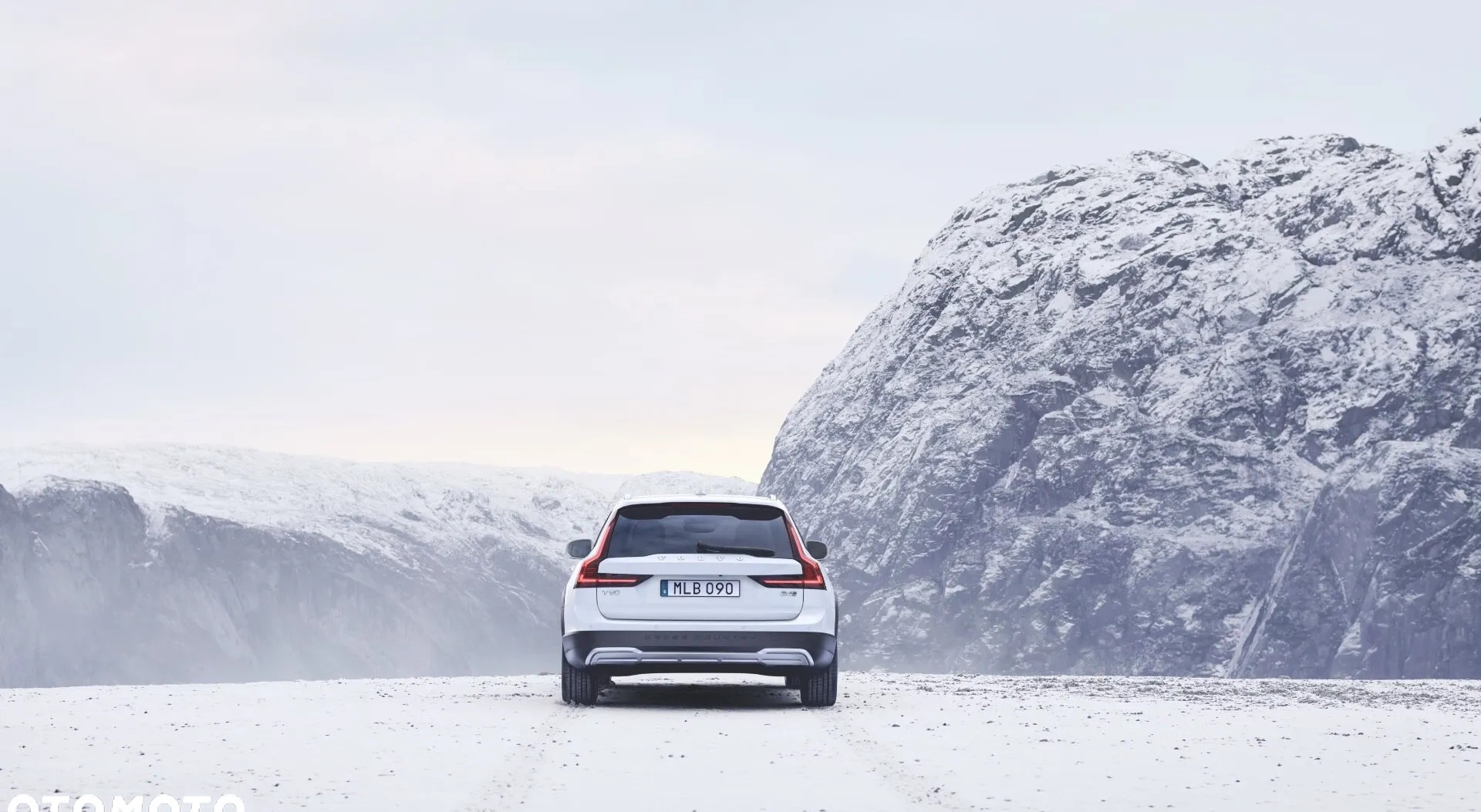Volvo V90 Cross Country cena 329000 przebieg: 5, rok produkcji 2024 z Pleszew małe 46